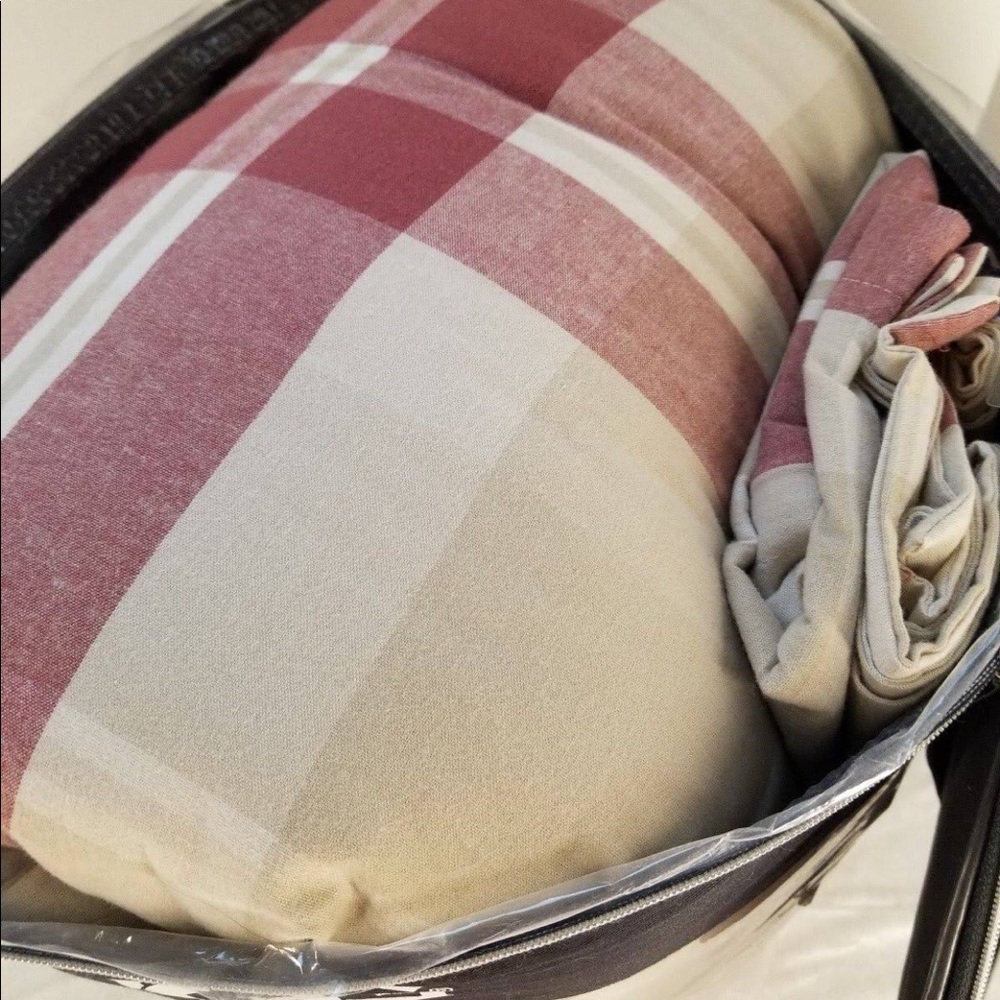 Ugg comforter set NWT no packaging full queen